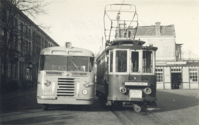 86074 Afbeelding van een electrische tram van de N.B.M. (motorwagen nr. 5) op de laatste dag van de stadsdienst met ...